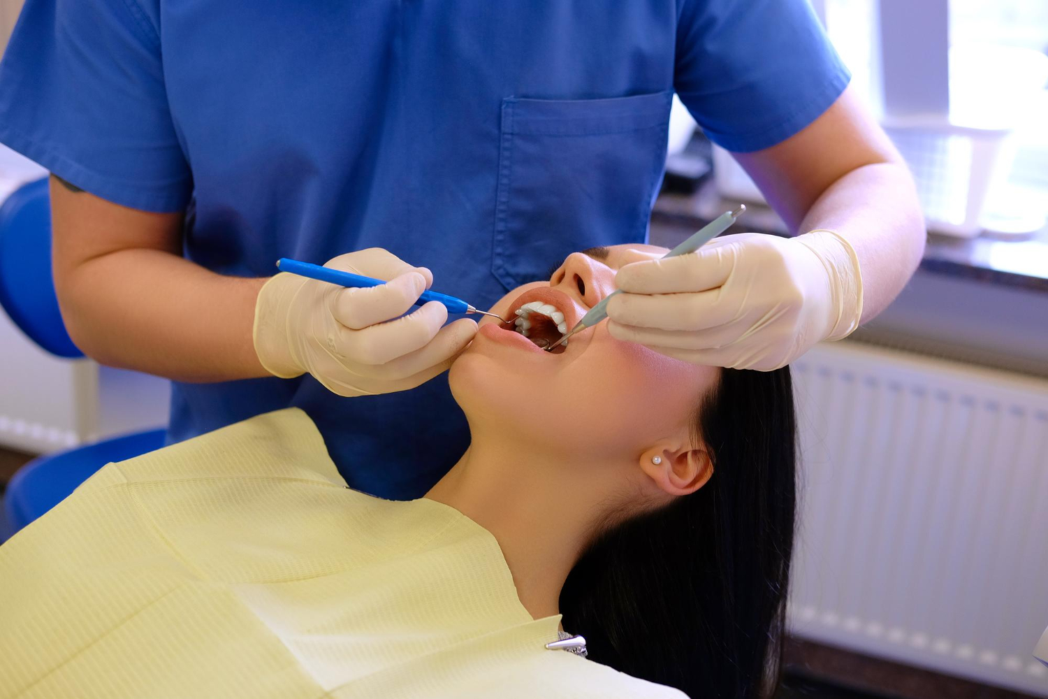 What Happens During an Emergency Tooth Removal?