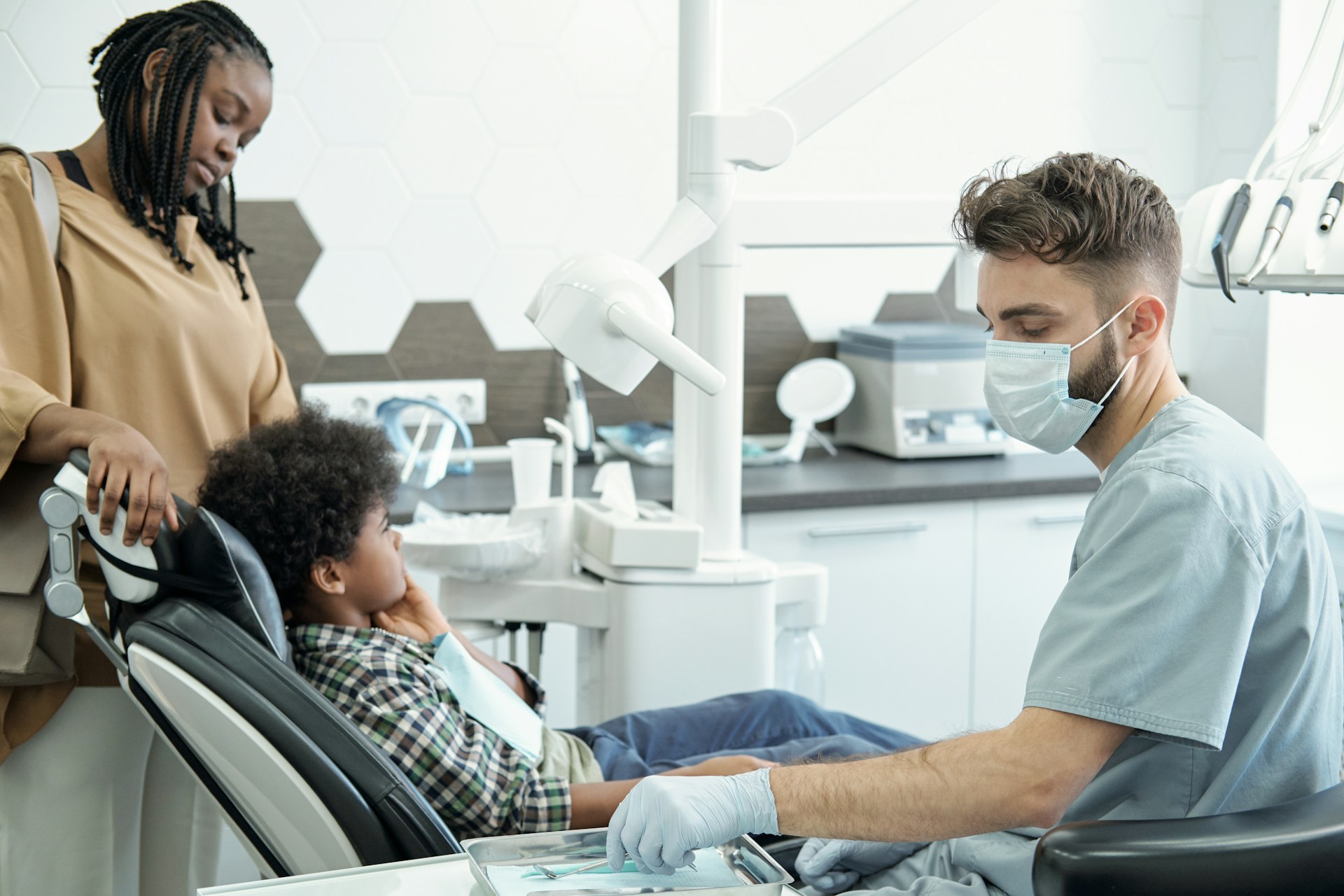 How to Find the Right Family Dentist Nearby